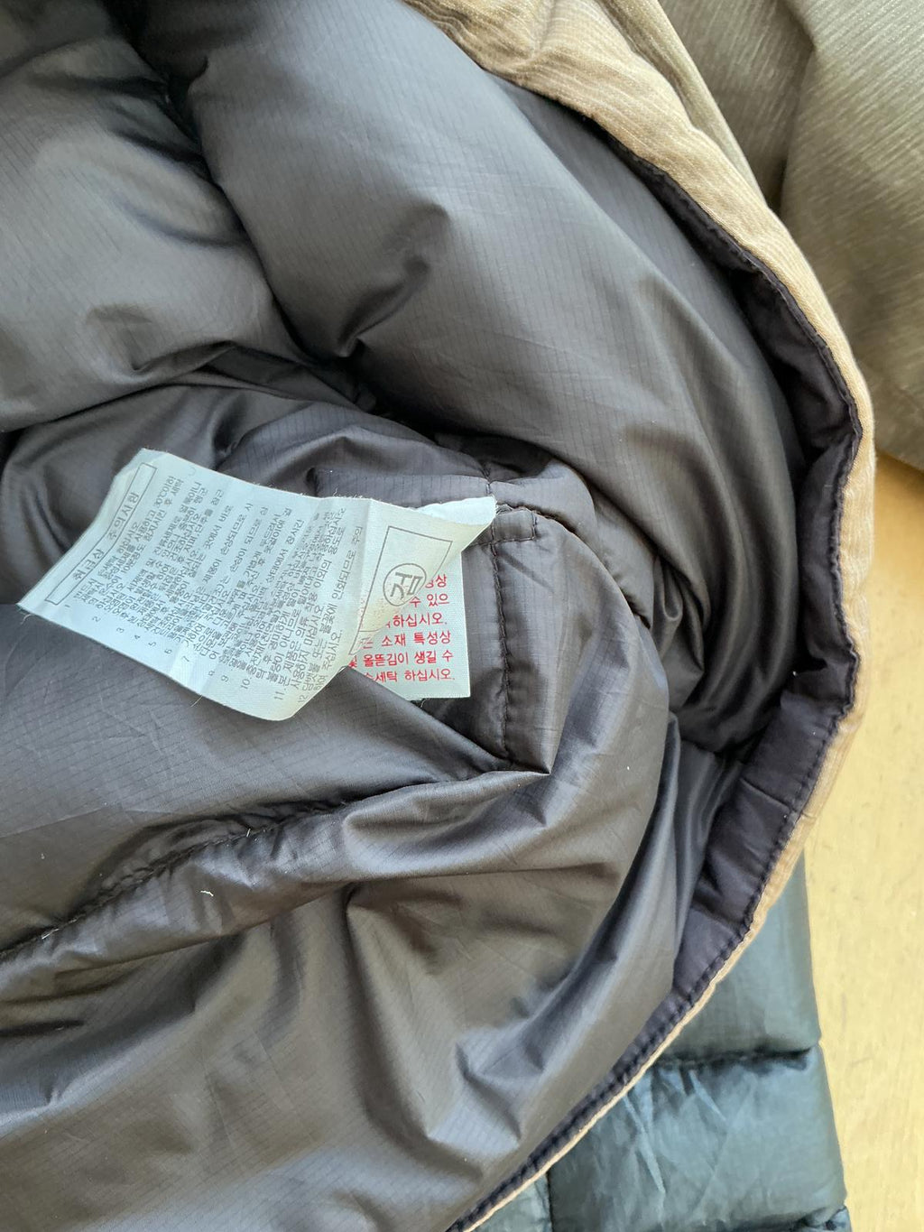 Mont bell Insulated Men's Hooded Down Parka Jacket in Gray