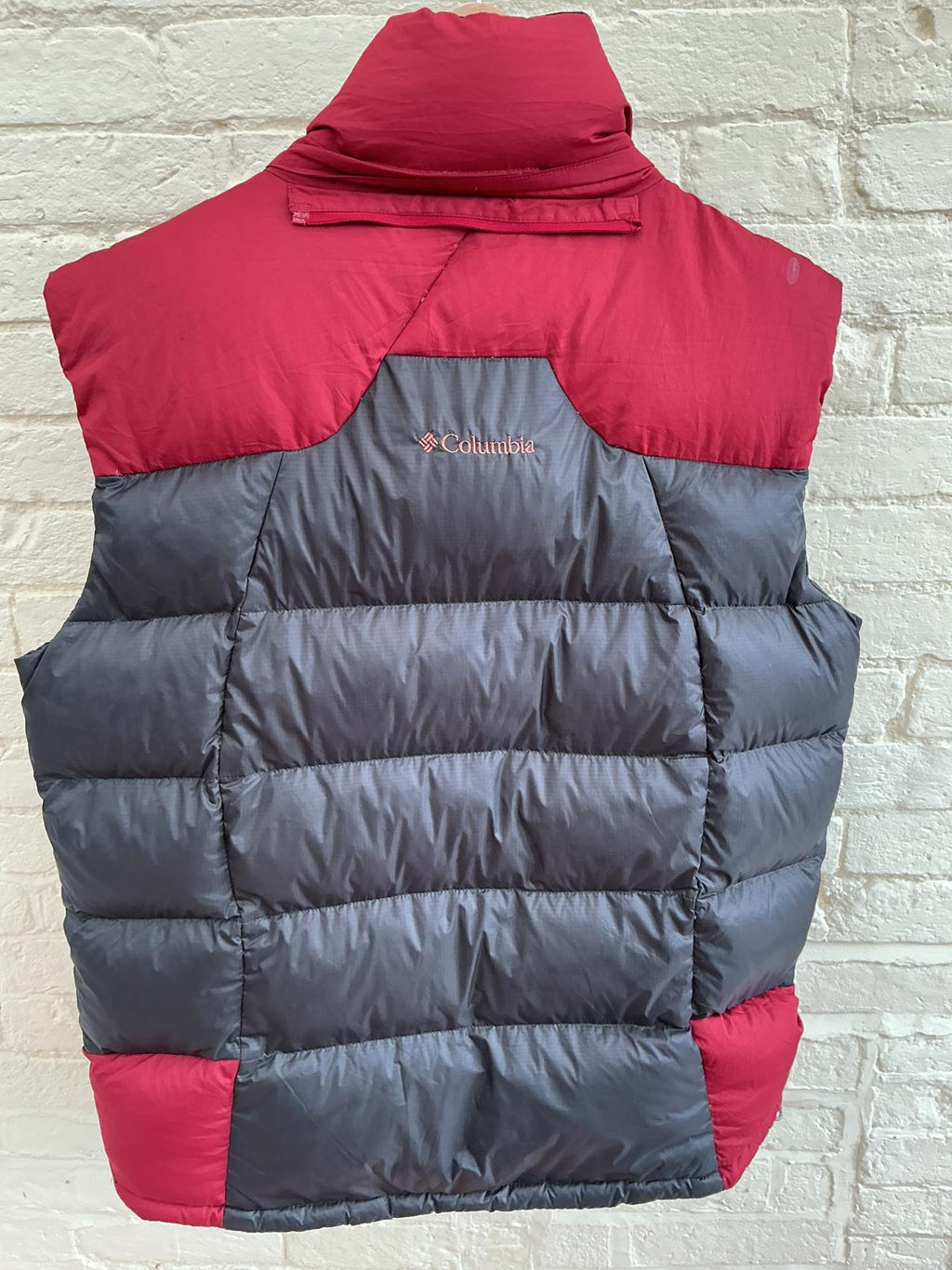 Columbia Men's Puffer Vest in Red and Gray, Size L