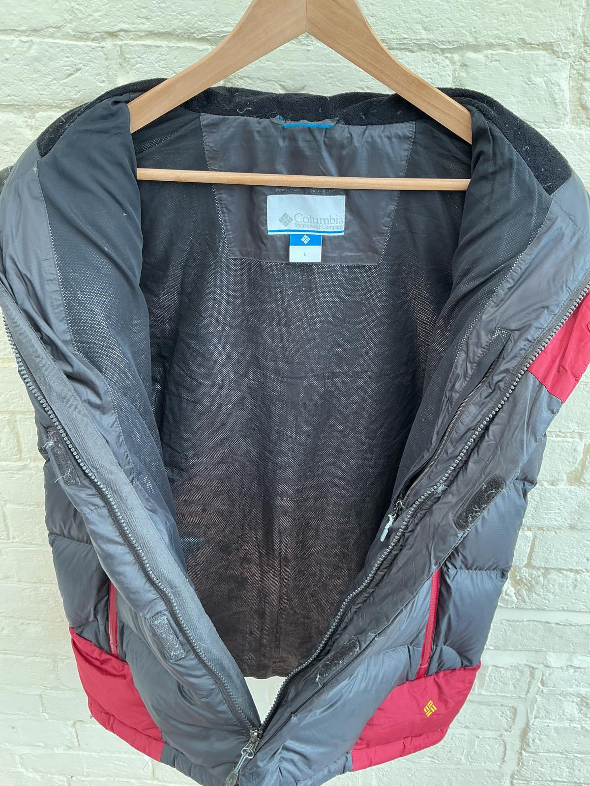 Columbia Men's Puffer Vest in Red and Gray, Size L