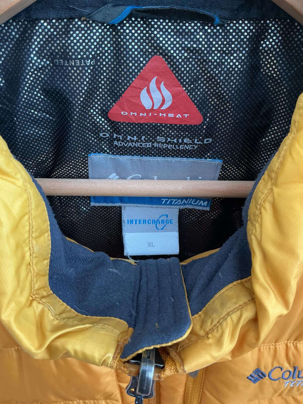 Columbia Men's Puffer Jacket in Mustard Yellow and Gray