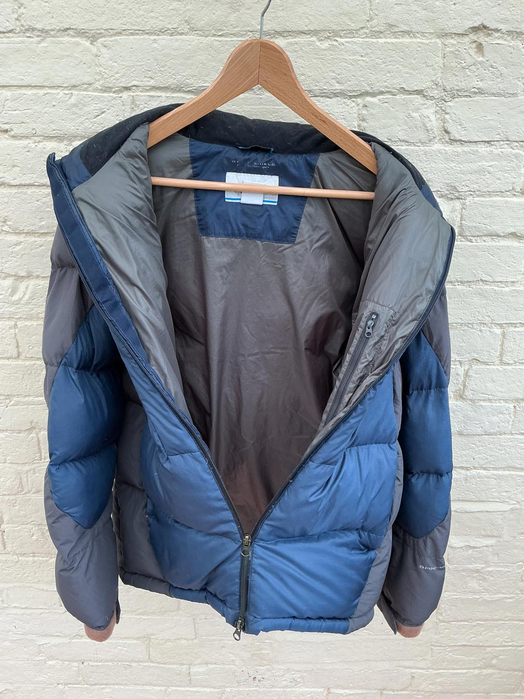 Columbia Men's Blue and Grey Puffer Jacket Medium