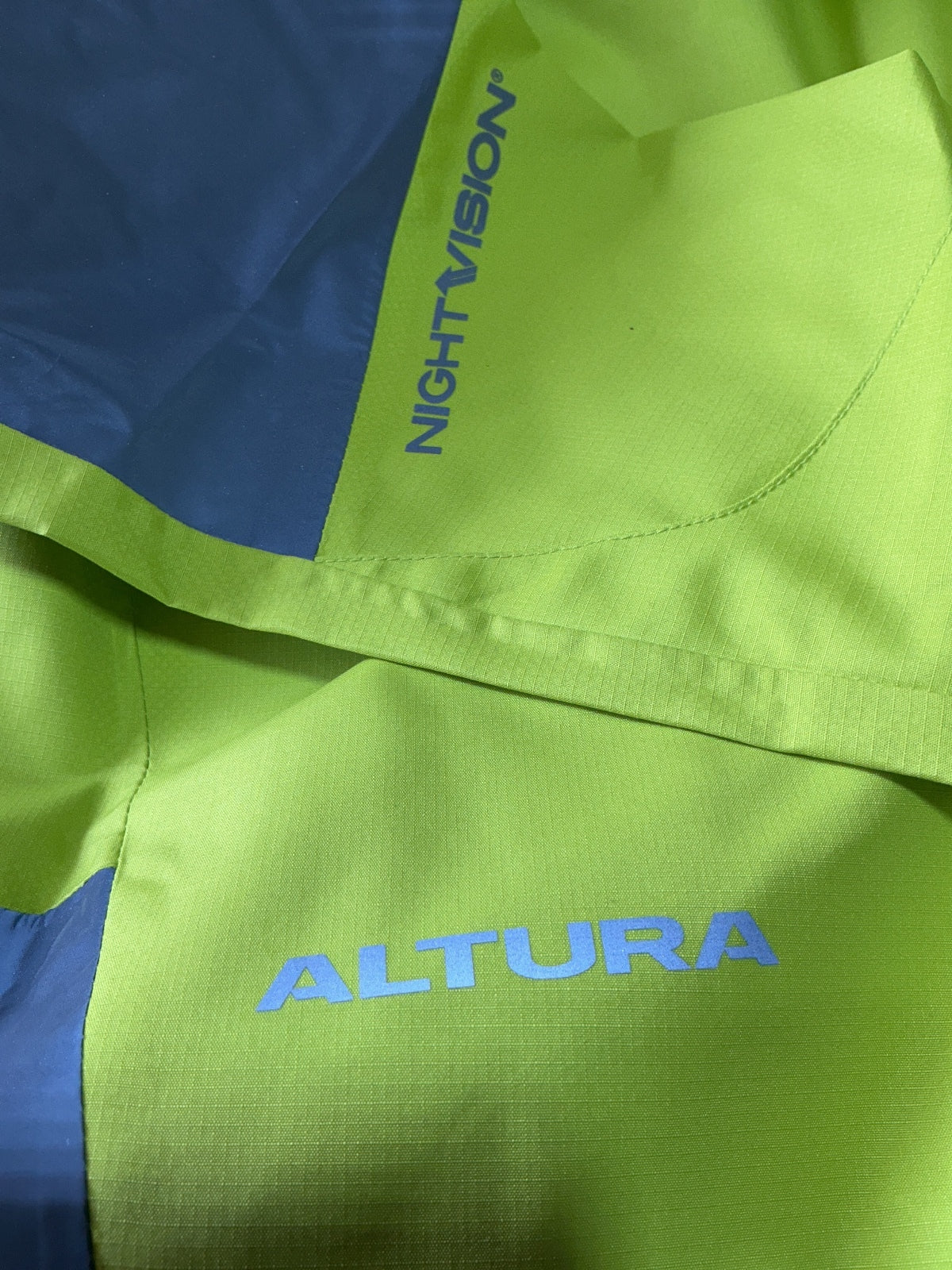 Altura Waterproof Breathable Windproof Reflective Jacket Size L Mens