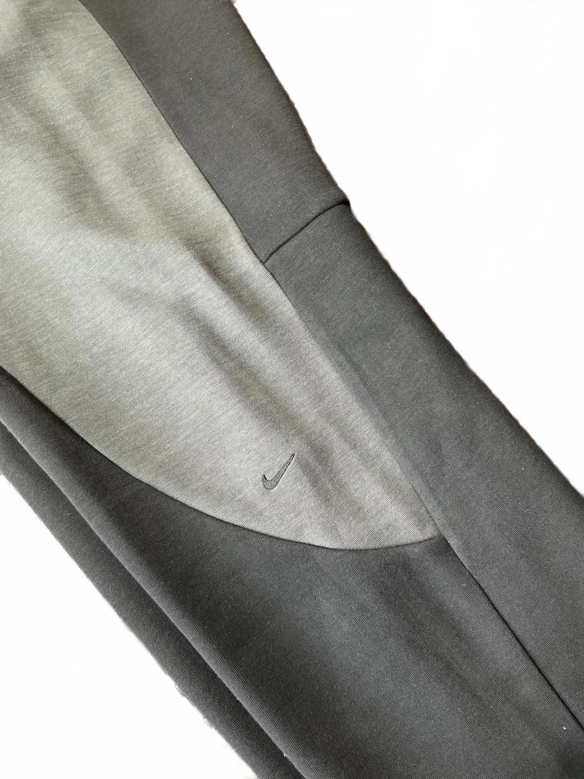 *New* Nike Tech Men's Black and Grey Joggers Size Medium Comfortable Fit